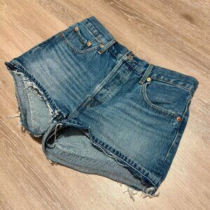 EUC Levi's 501 Original Fit High Rise Women's Shorts w/ Chewed Hem (Size 28)